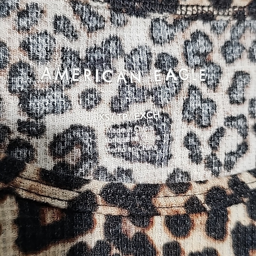 American Eagle xs leopard print short sleeve crop top - Picture 5 of 6